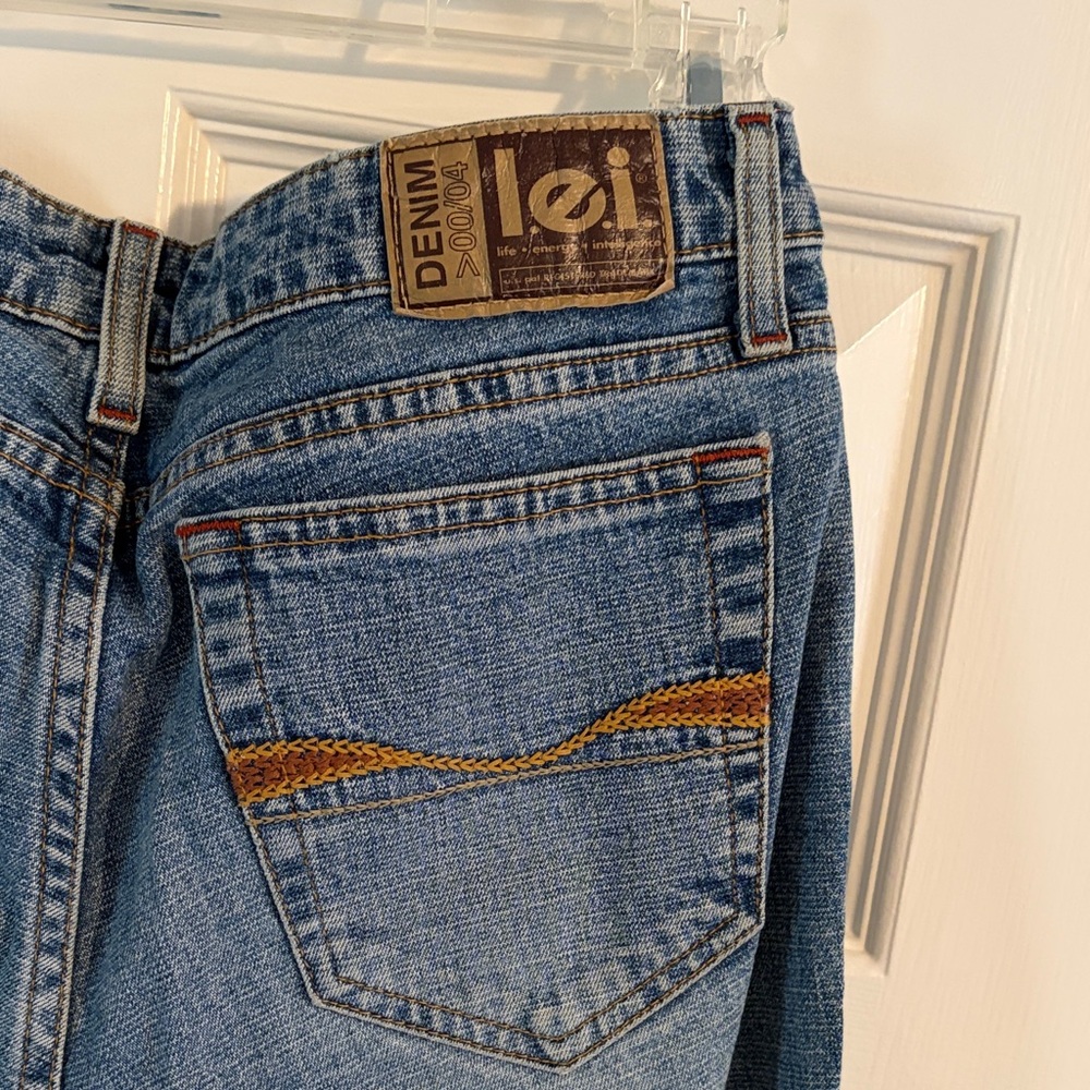Vintage-LEI Women's Light Blue Boot Cut Jeans